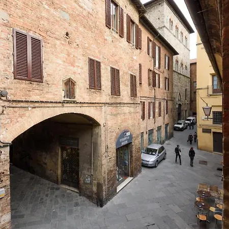 Nel Centro Medievale Di Apartment Siena