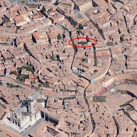 Nel Centro Medievale Di * Siena